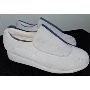 * NEWPORT NEWS Easy Style Gray Suede Slip On Shoes Ladies Size 8